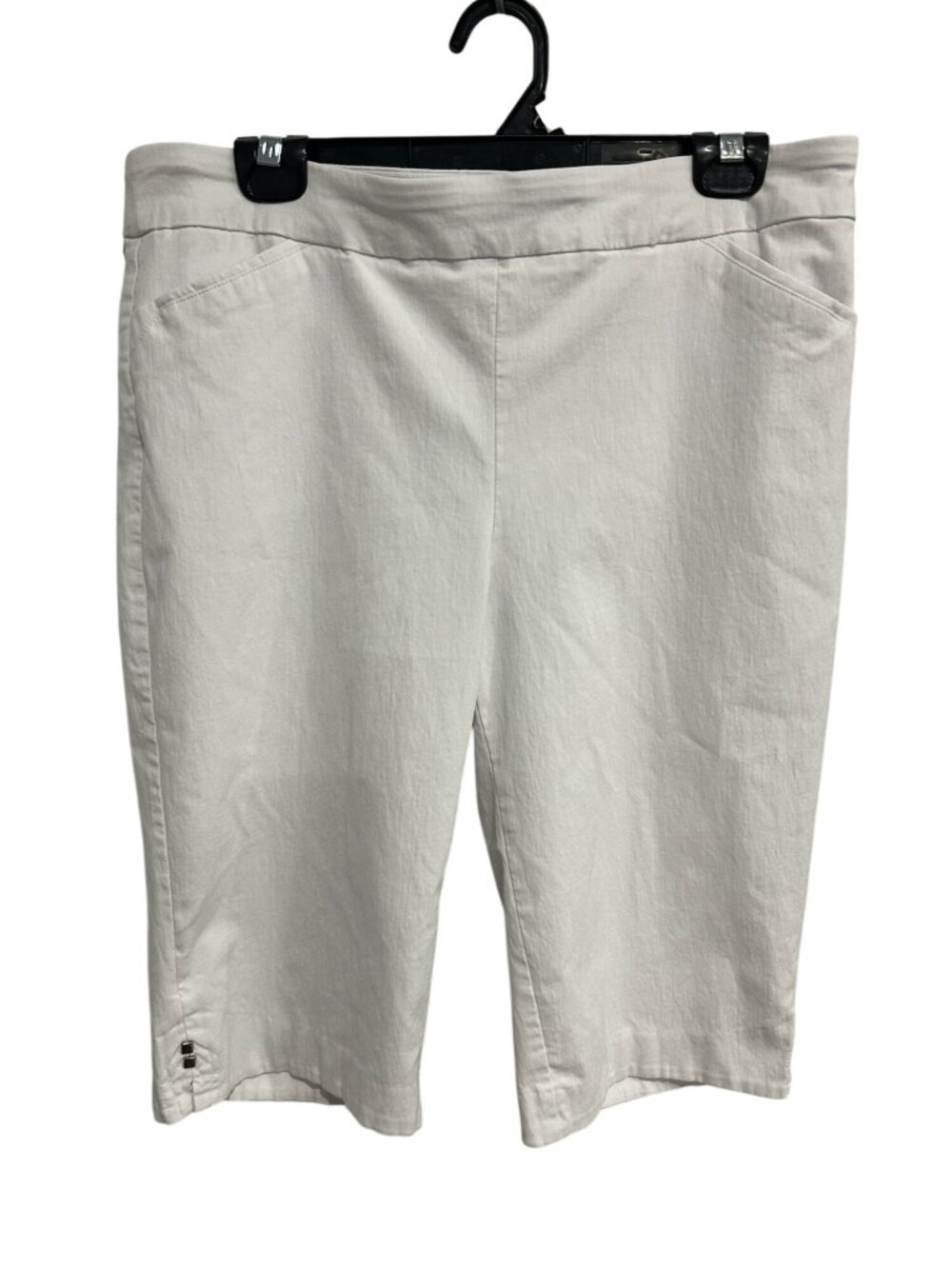 Coral Bay 14 White Bermuda Shorts Decorative Button Old Money Quiet Luxury